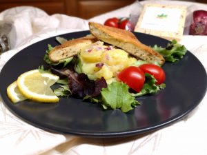 Read more about the article Gebackener Tofu auf Erdäpfel- und Blattsalat