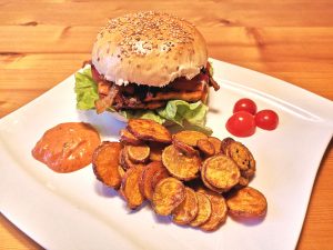 Read more about the article Waldviertler Tofu-Burger mit Röstzwiebel und Süßkartoffelchips